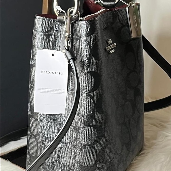 💰SOLD - 2312 - Coach Small Town Bucket Bag in Signature Canvas - Picture 3 of 10